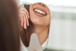 manchas blancas en los dientes